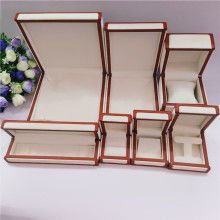 義烏明輝工藝包裝廠 專業(yè)珠寶盒、首飾盒、禮品及橡膠制品生產(chǎn)商